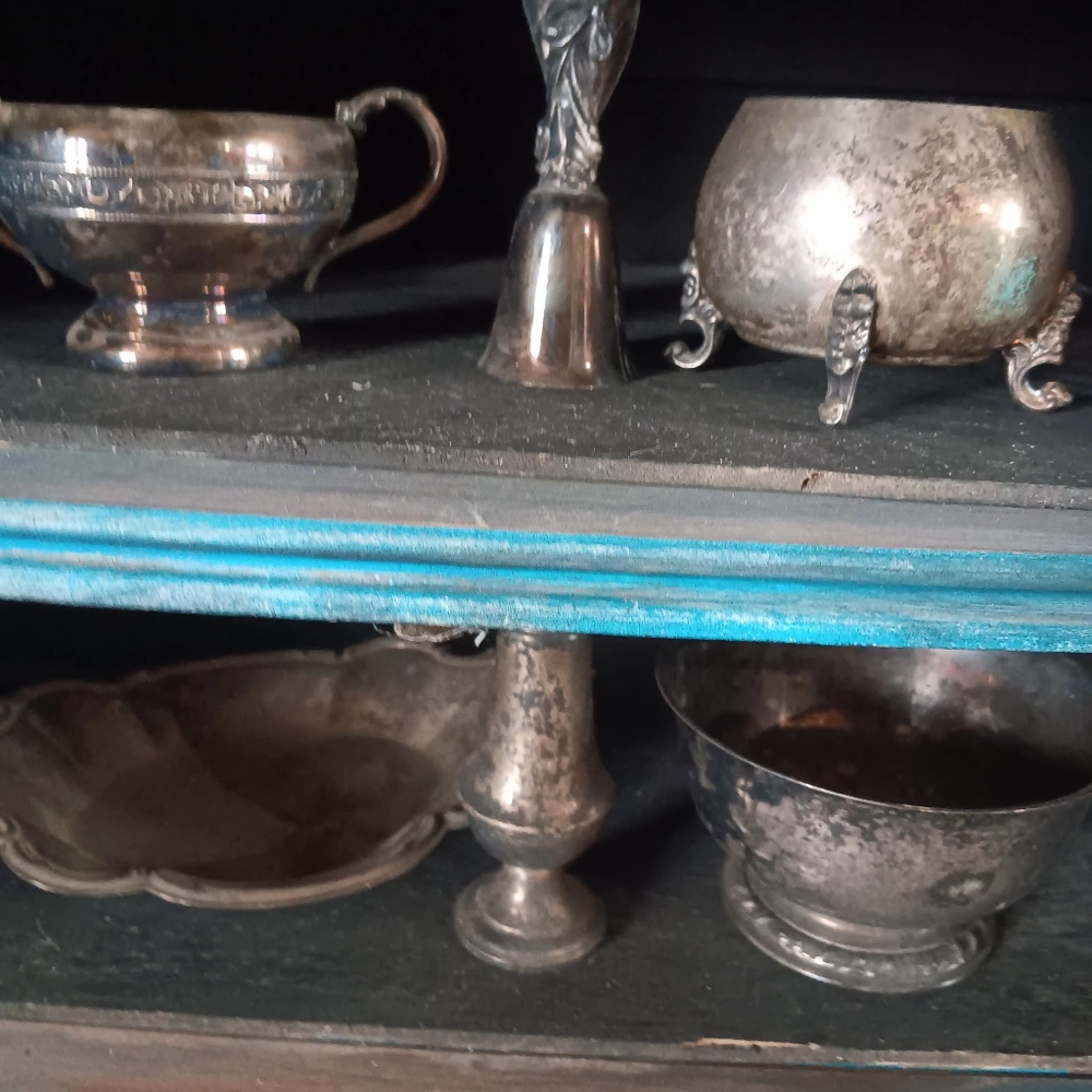5 pc collectable silver plated . Doesn't Include The bell .